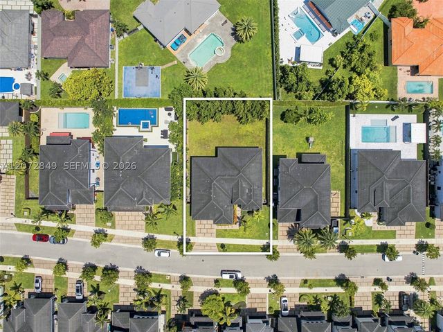 8875 NW 161st Ter, Miami Lakes, FL 33018