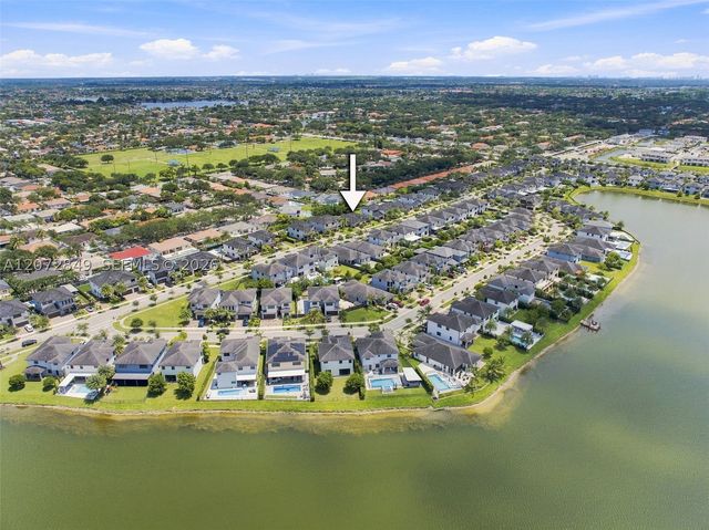 8875 NW 161st Ter, Miami Lakes, FL 33018