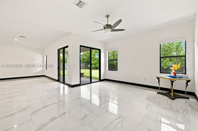 8875 NW 161st Ter, Miami Lakes, FL 33018