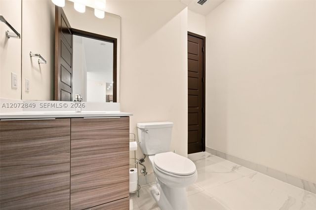 8875 NW 161st Ter, Miami Lakes, FL 33018