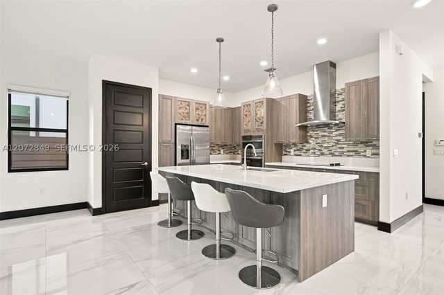 8875 NW 161st Ter, Miami Lakes, FL 33018