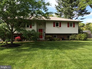34 LOPATCONG DR, Ewing, NJ 08638