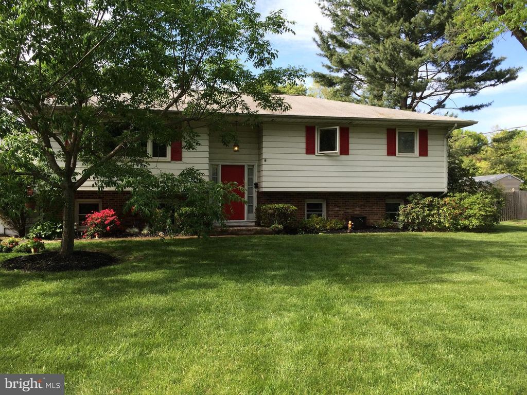 34 LOPATCONG DR, Ewing, NJ 08638