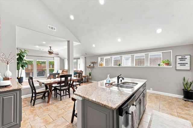 102 Chase Oaks Court, Mansfield, TX 76063