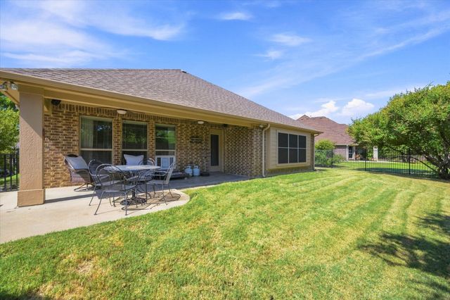 102 Chase Oaks Court, Mansfield, TX 76063