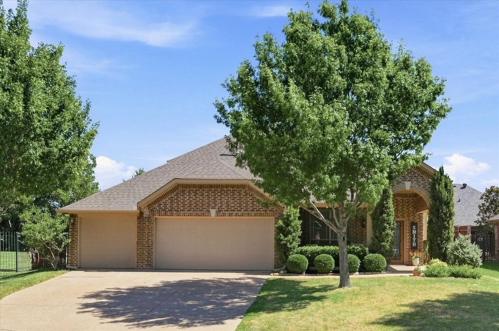 102 Chase Oaks Court, Mansfield, TX 76063