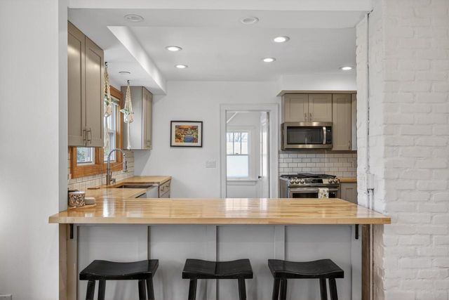 2422 Chamberlain Avenue, Madison, WI 53726