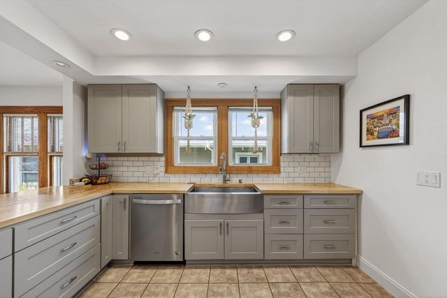 2422 Chamberlain Avenue, Madison, WI 53726