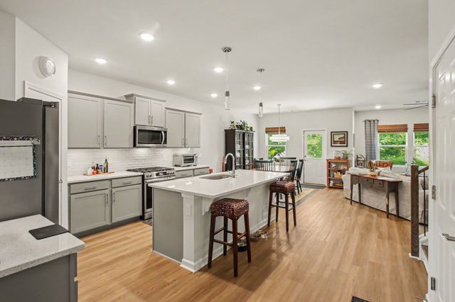 229 Brook Ave, White House, TN 37188