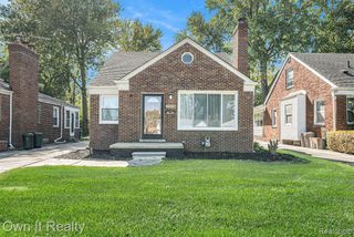 21138 Huntington Avenue, Harper Woods, MI 48225