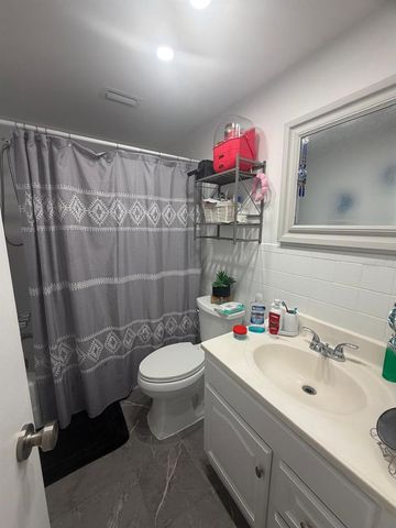 11102 28TH STREET, Tampa, FL 33612