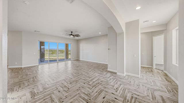 22204 W DALE Lane, Wittmann, AZ 85361