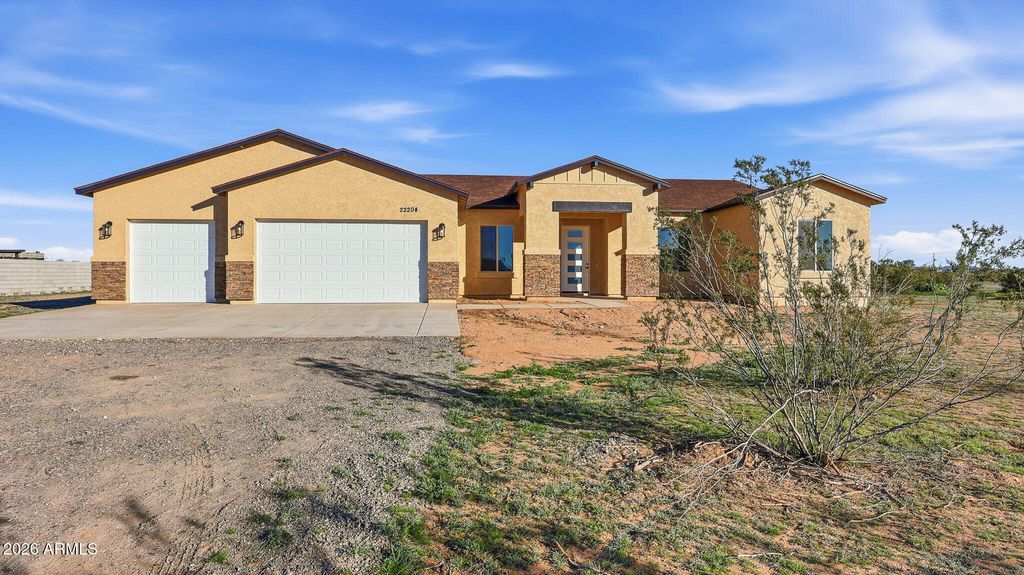 22204 W DALE Lane, Wittmann, AZ 85361