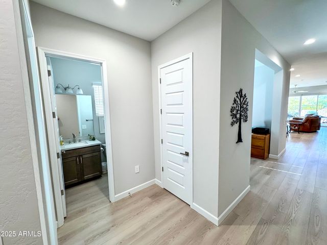 21622 N 58TH Street, Phoenix, AZ 85054