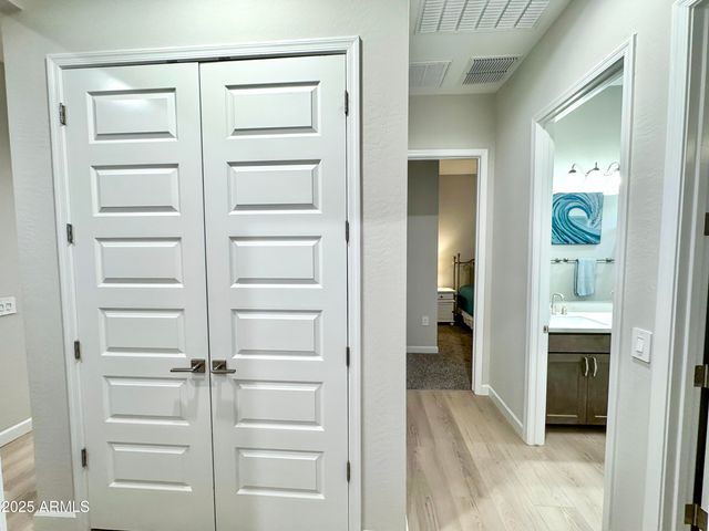 21622 N 58TH Street, Phoenix, AZ 85054