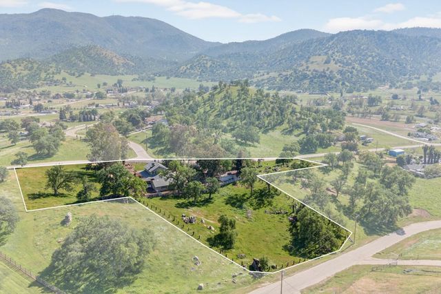 6846 Chaparral Dr, Sanger, CA 93657