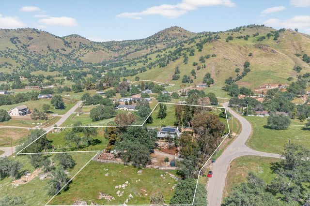 6846 Chaparral Dr, Sanger, CA 93657