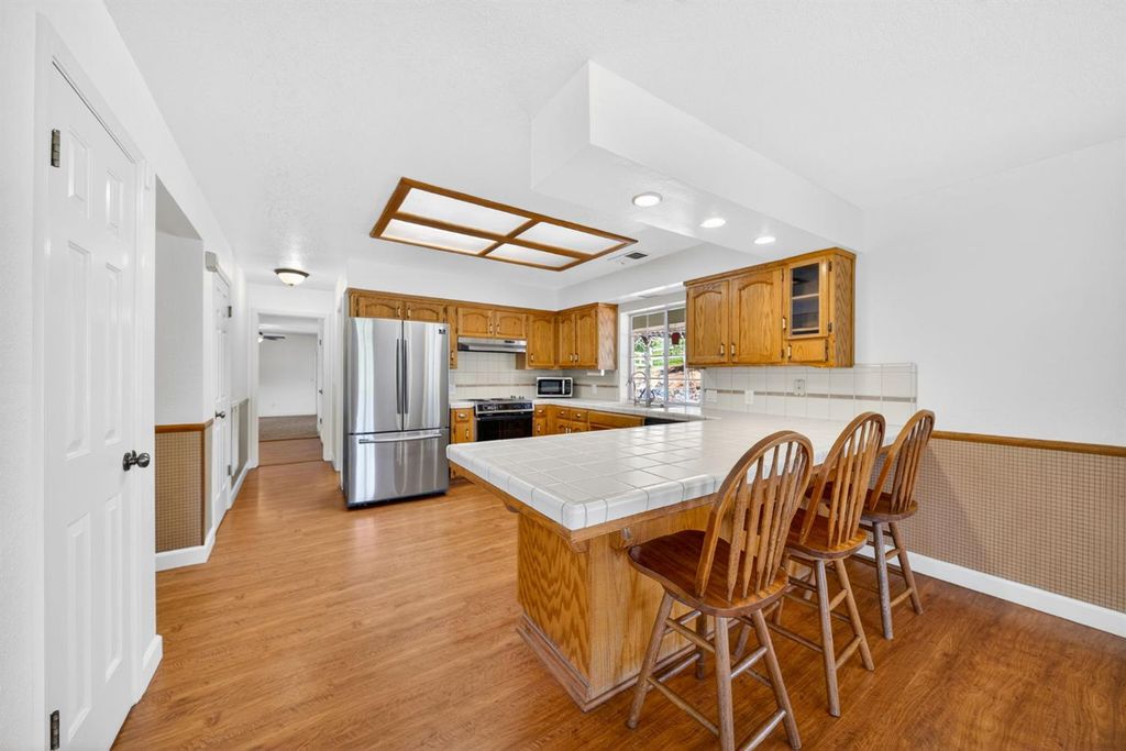 Image 15 of property listing at 6846 Chaparral Dr, Sanger, CA 93657