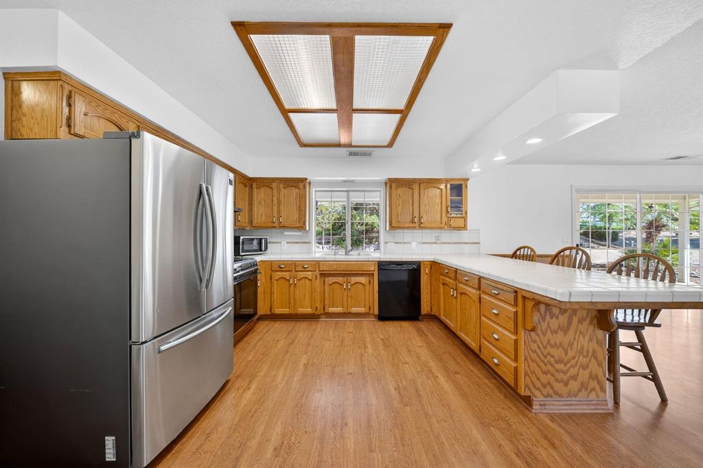 Image 16 of property listing at 6846 Chaparral Dr, Sanger, CA 93657