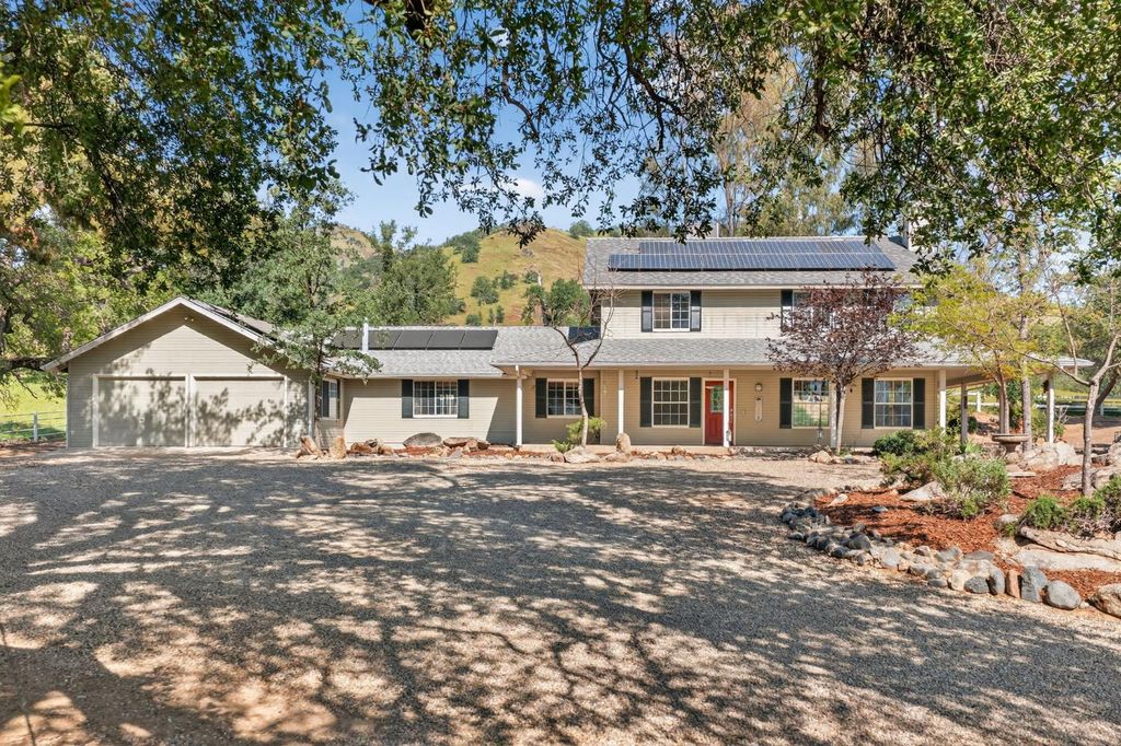 Image 2 of property listing at 6846 Chaparral Dr, Sanger, CA 93657