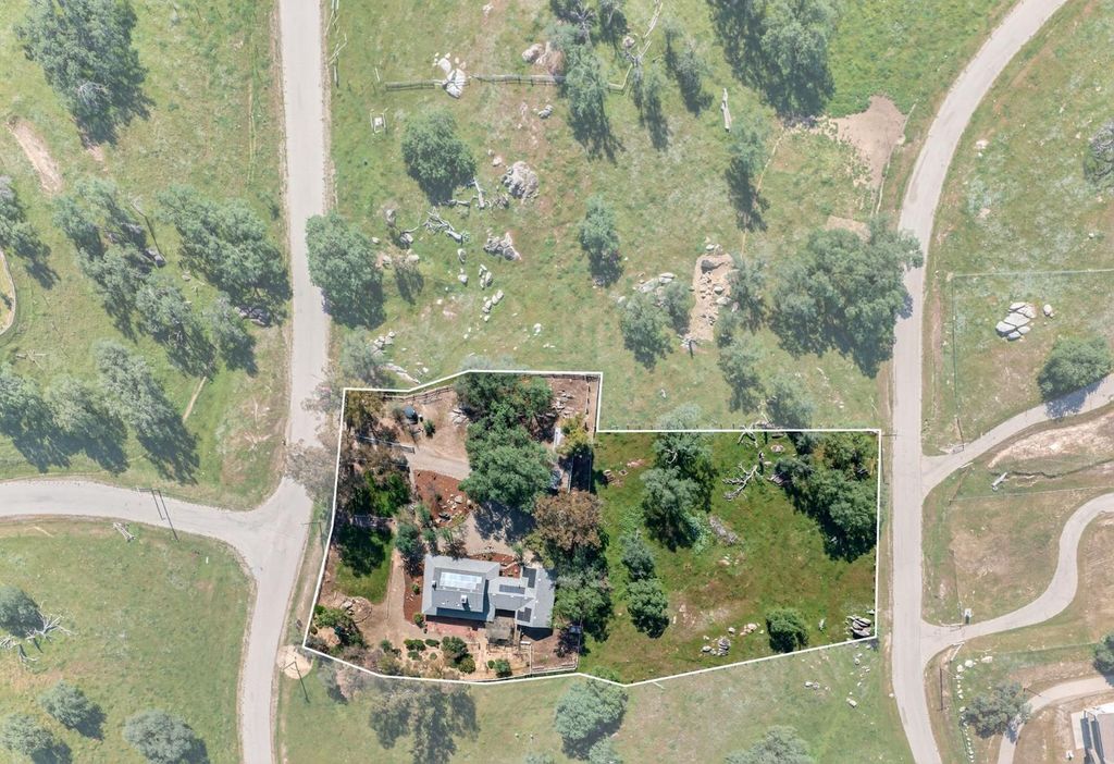 Image 28 of property listing at 6846 Chaparral Dr, Sanger, CA 93657