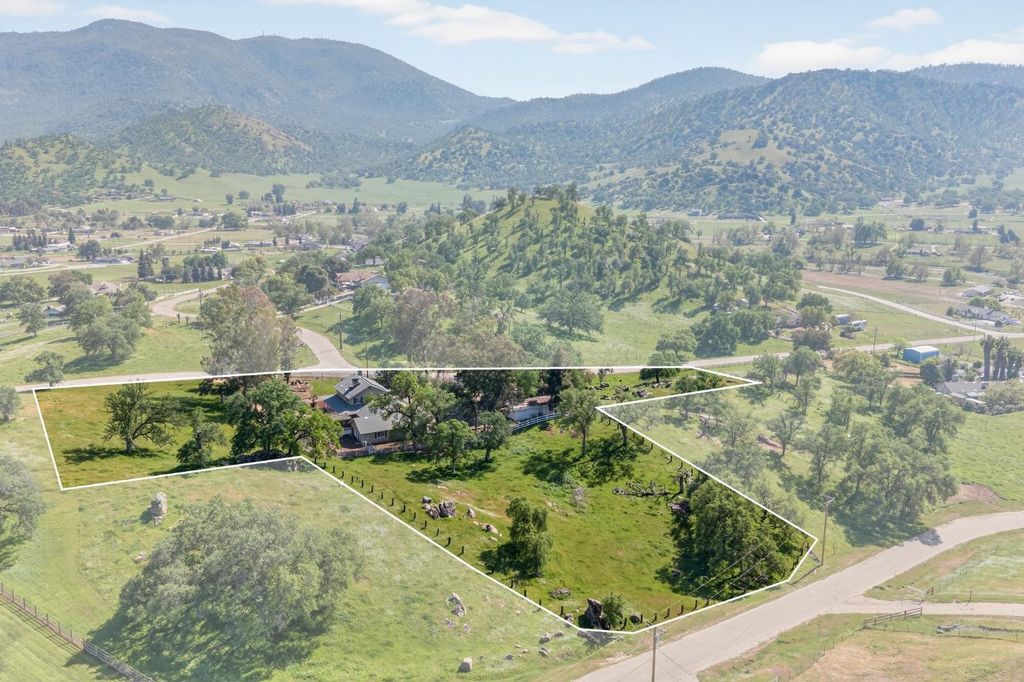 Image 30 of property listing at 6846 Chaparral Dr, Sanger, CA 93657