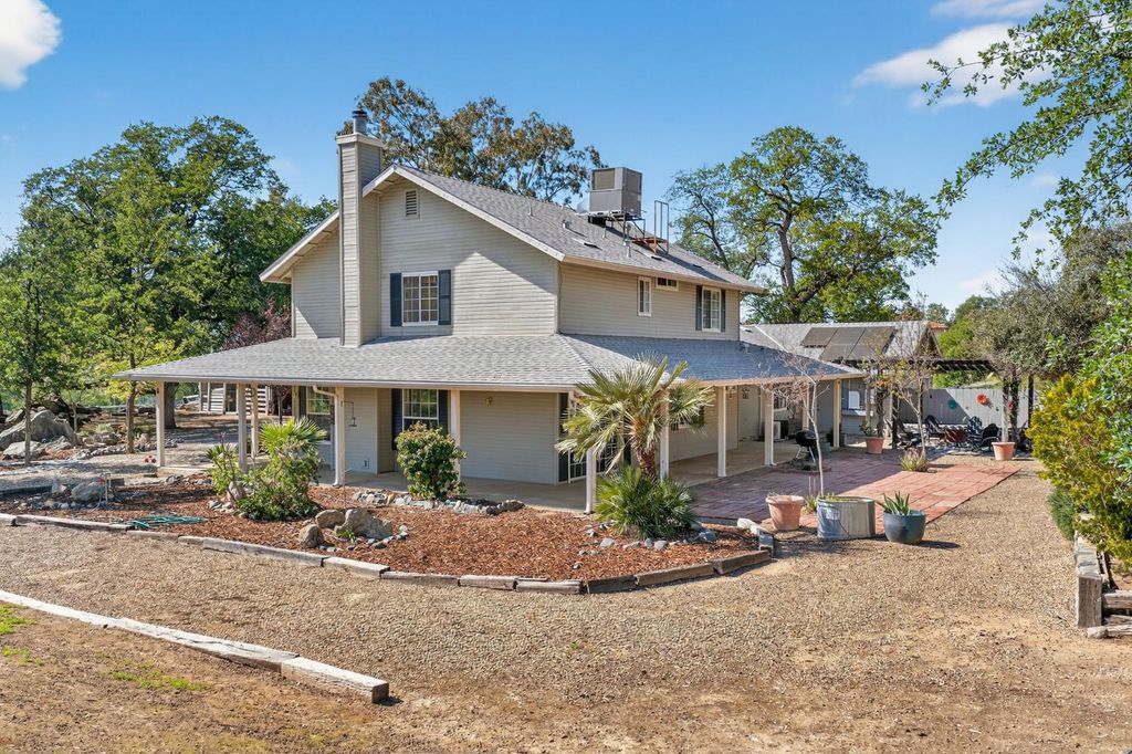 Image 4 of property listing at 6846 Chaparral Dr, Sanger, CA 93657