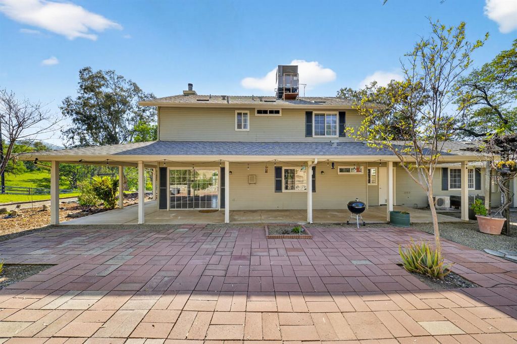 Image 5 of property listing at 6846 Chaparral Dr, Sanger, CA 93657