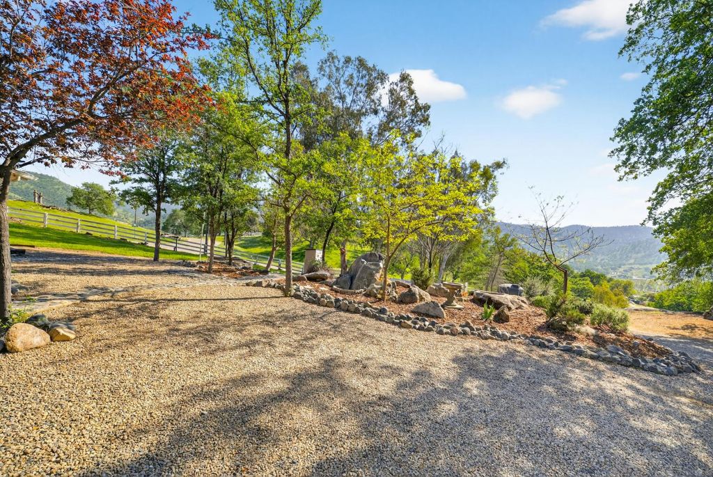 Image 8 of property listing at 6846 Chaparral Dr, Sanger, CA 93657