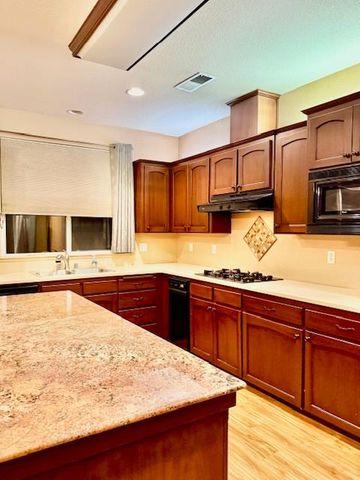 9635 N Matus Avenue, Fresno, CA 93720