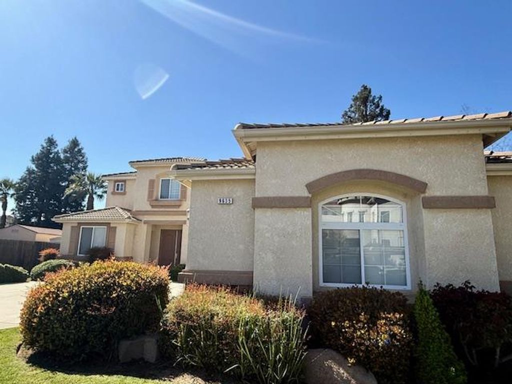 Image 2 of property listing at 9635 N Matus Avenue, Fresno, CA 93720