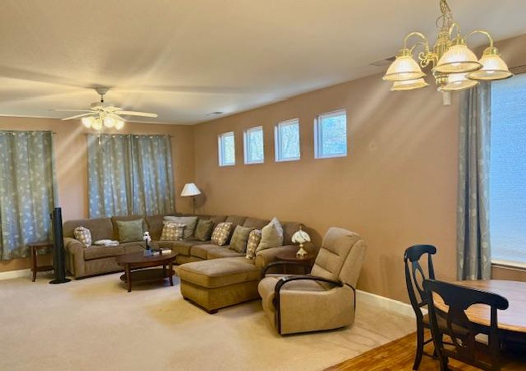 Image 3 of property listing at 9635 N Matus Avenue, Fresno, CA 93720