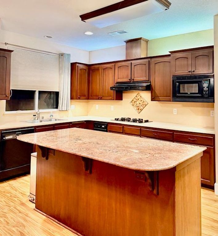 Image 5 of property listing at 9635 N Matus Avenue, Fresno, CA 93720