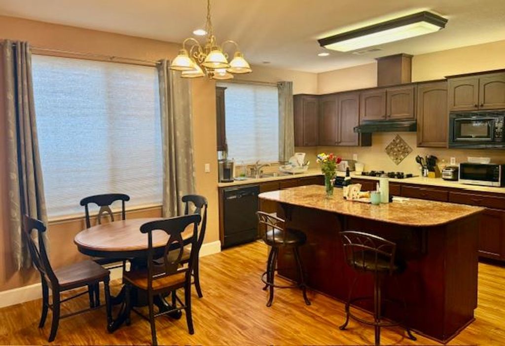 Image 7 of property listing at 9635 N Matus Avenue, Fresno, CA 93720