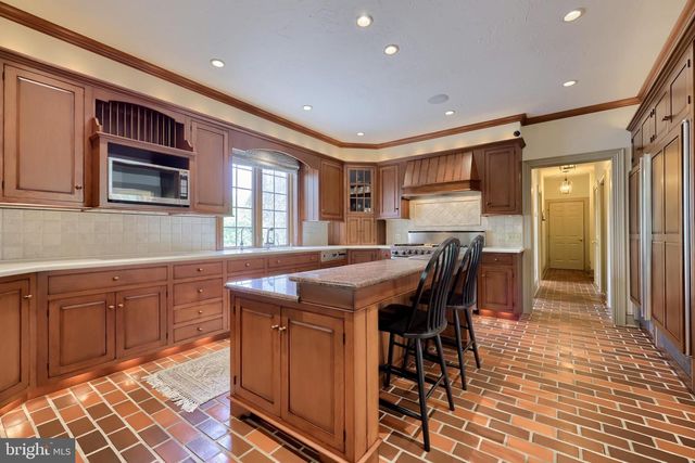 94 LEAMAN RD, Lancaster, PA 17603