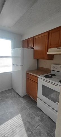 1411 Peabody DR, Hampton, VA 23666