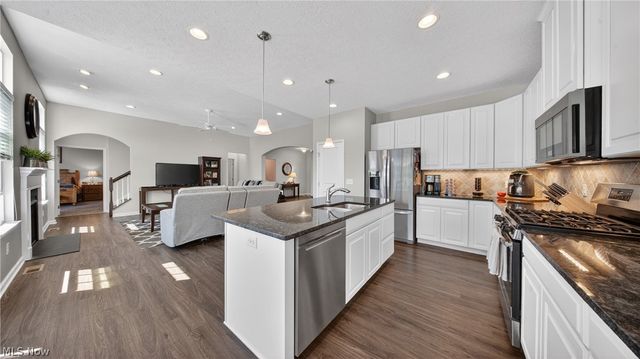 5648 Coverdale Way, Medina, OH 44256