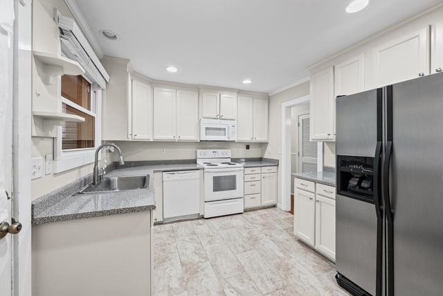 17 Eisenhower Drive, Greenville, SC 29607