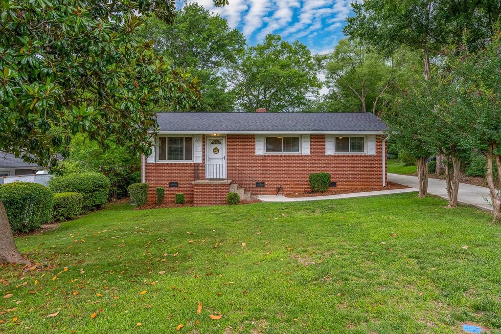 17 Eisenhower Drive, Greenville, SC 29607