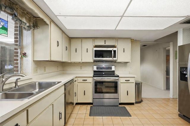 6720 BAY SHORE DRIVE, St Cloud, FL 34771