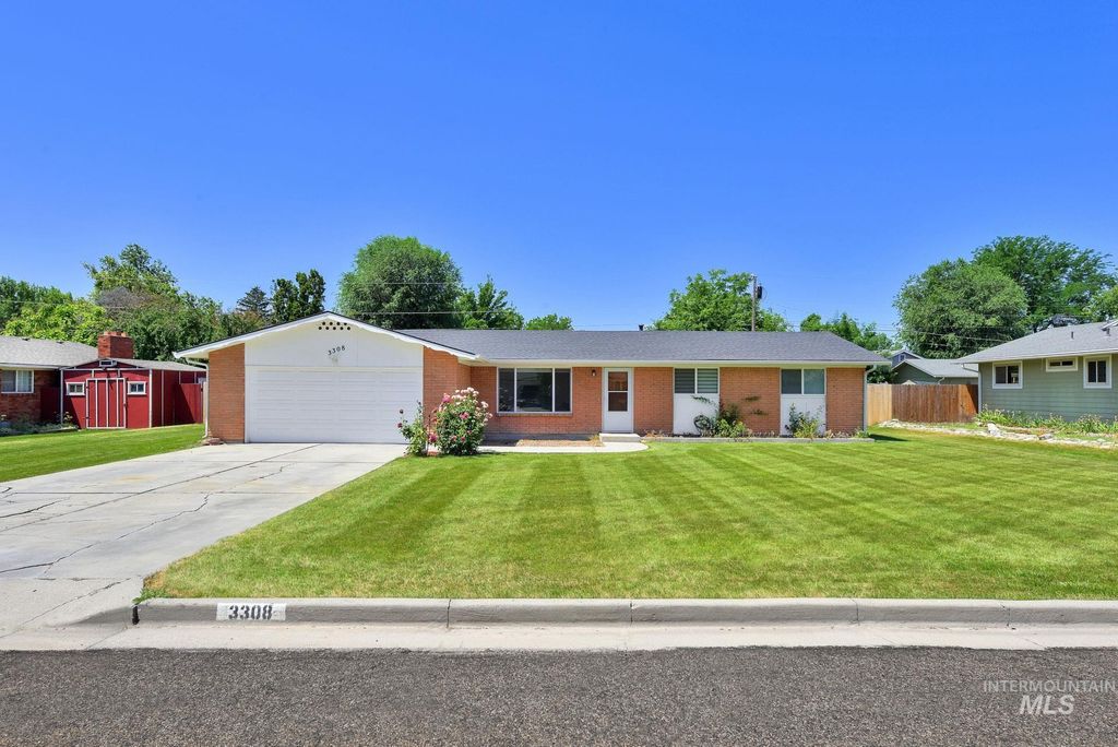 3308 Iowa Ave, Caldwell, ID 83605