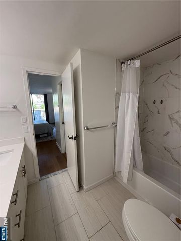 1055 River Road 504, Edgewater, NJ 07020