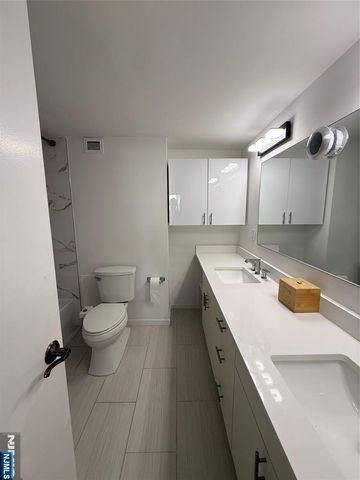 1055 River Road 504, Edgewater, NJ 07020