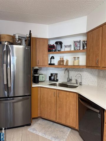 1055 River Road 504, Edgewater, NJ 07020