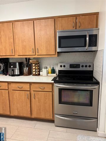 1055 River Road 504, Edgewater, NJ 07020