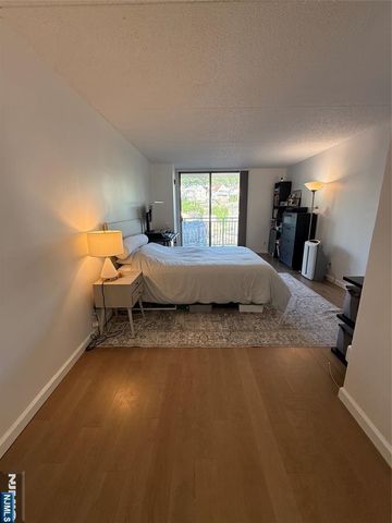 1055 River Road 504, Edgewater, NJ 07020