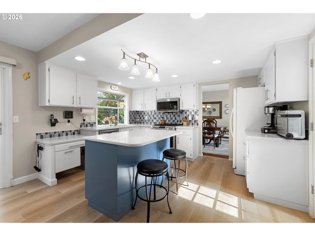 12207 Sw MILLVIEW Ct, Tigard, OR 97223