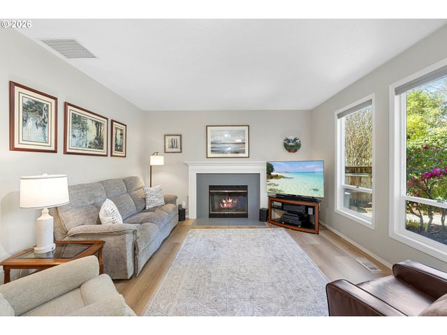 12207 Sw MILLVIEW Ct, Tigard, OR 97223