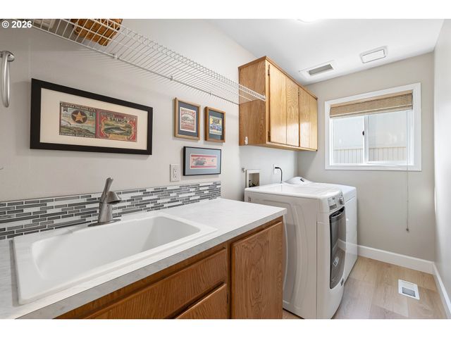 12207 Sw MILLVIEW Ct, Tigard, OR 97223