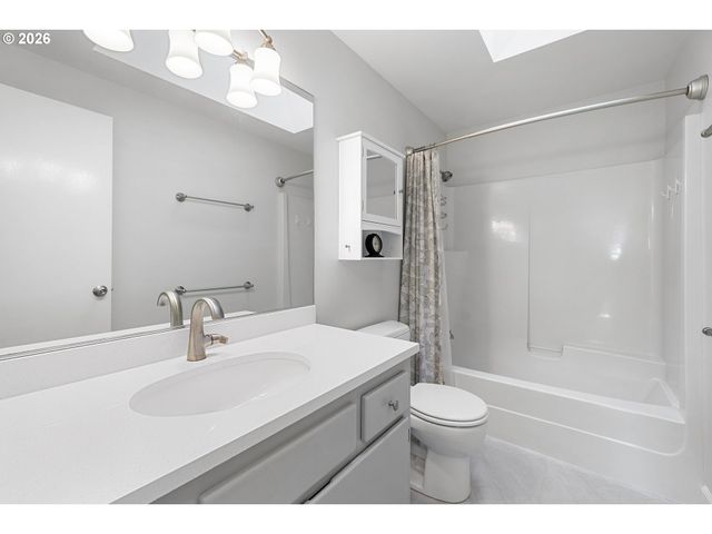 12207 Sw MILLVIEW Ct, Tigard, OR 97223